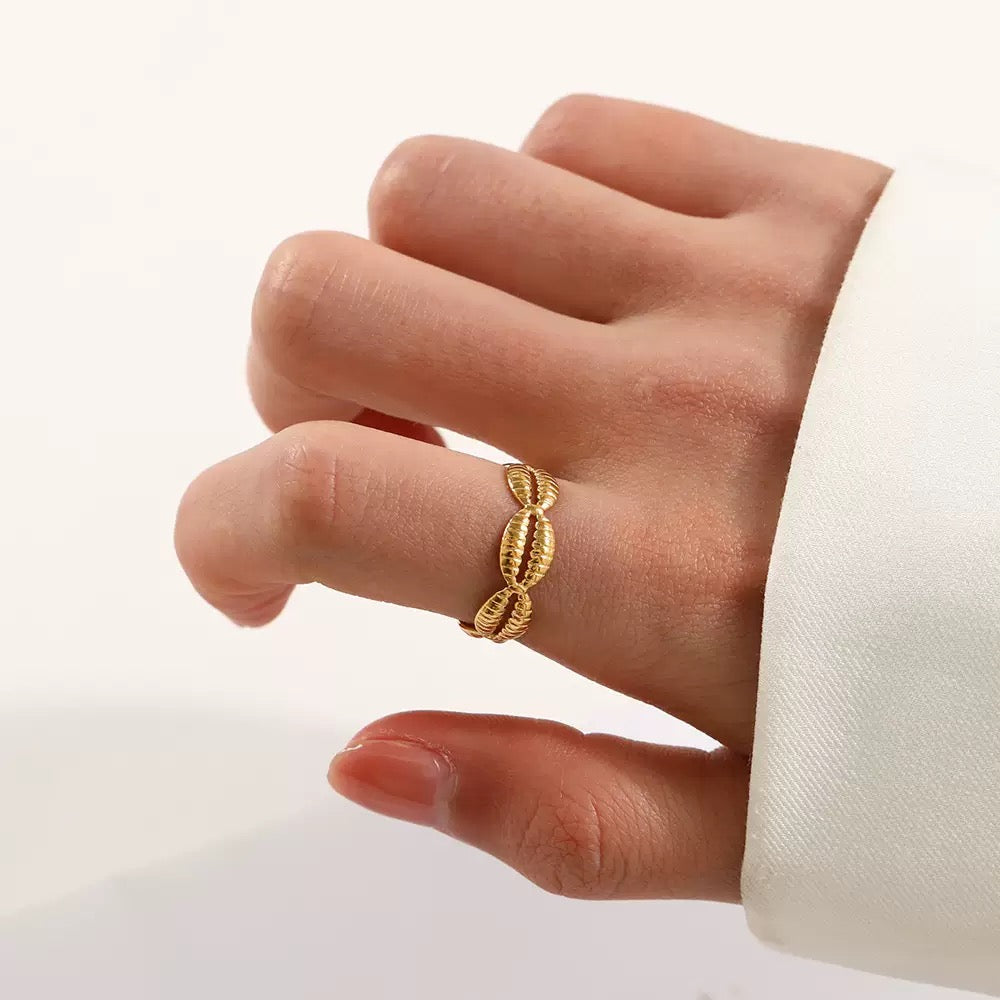 Kelly Adjustable Ring