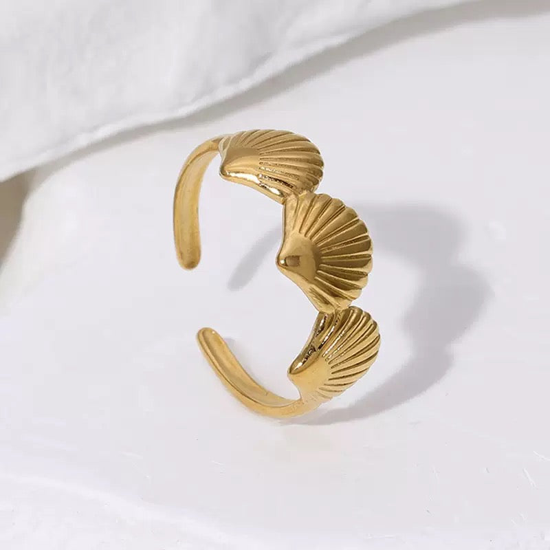 Gina Shell adjustable Ring