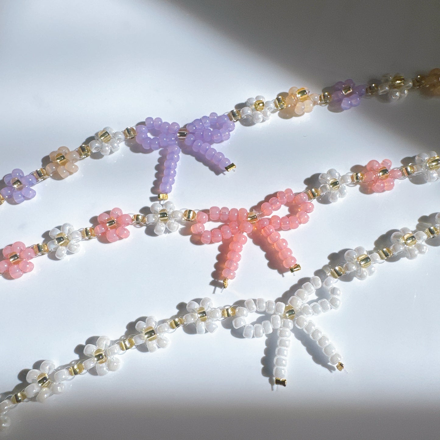 Pastel Beaded Bow Bracelet, Handmade Daisy Charm Bracelet, Cute Kawaii Jewelry, Gift for Her, Friendship Bracelet, Aesthetic Floral Bracelet