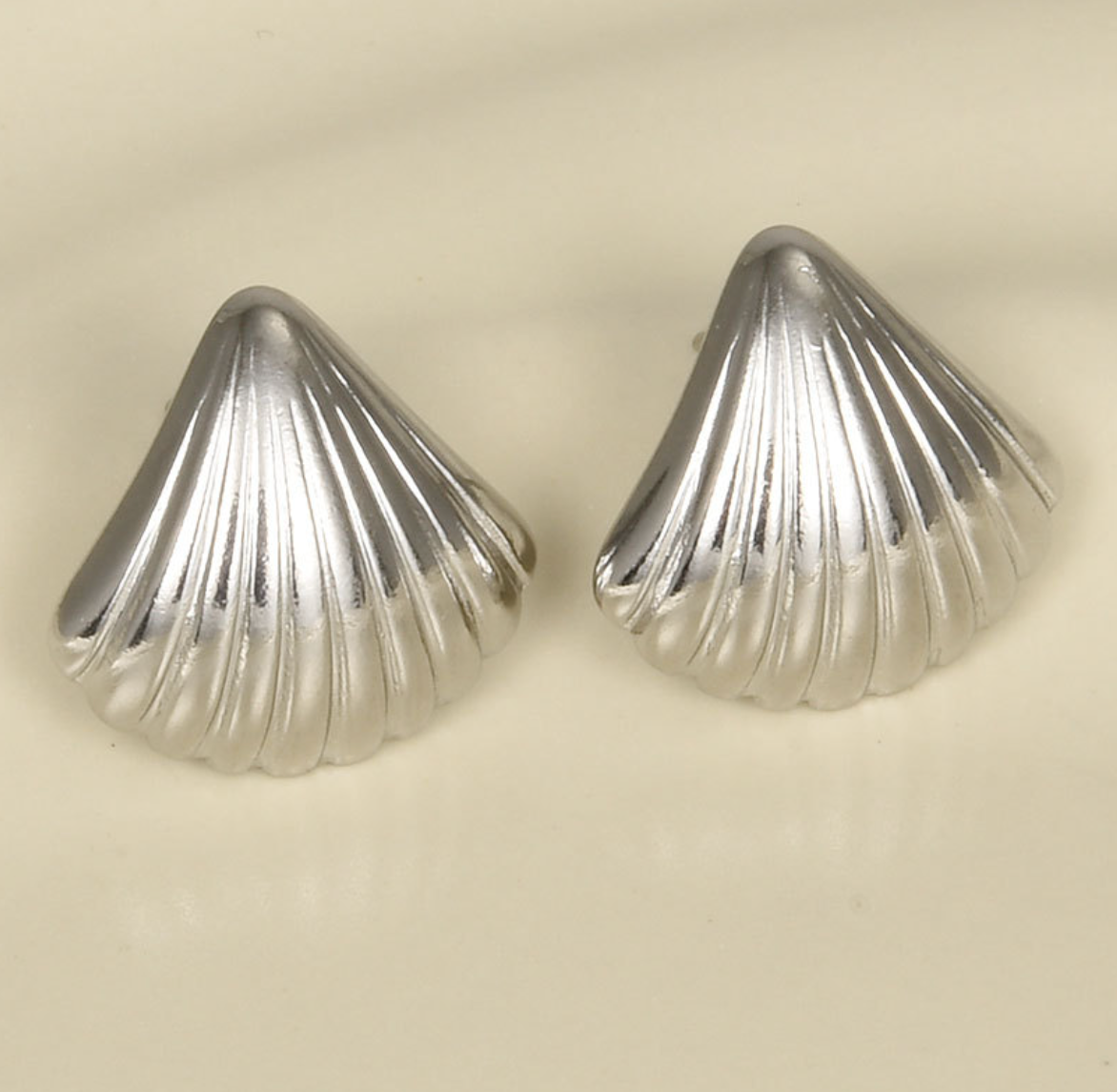 Georgie Shell Earring