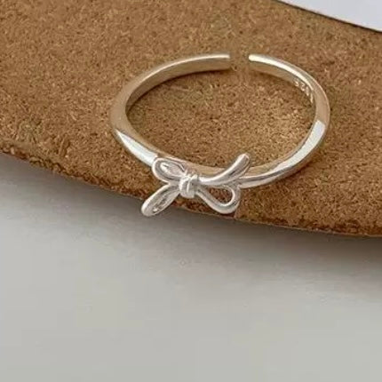 Lyra ribbon Adjustable ring
