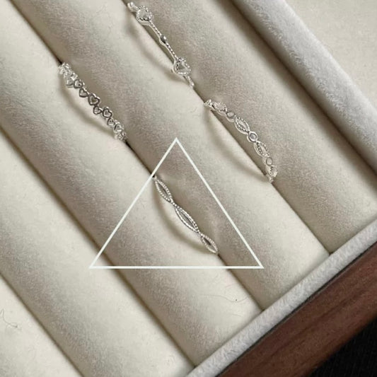 Elle twisted Adjustable ring