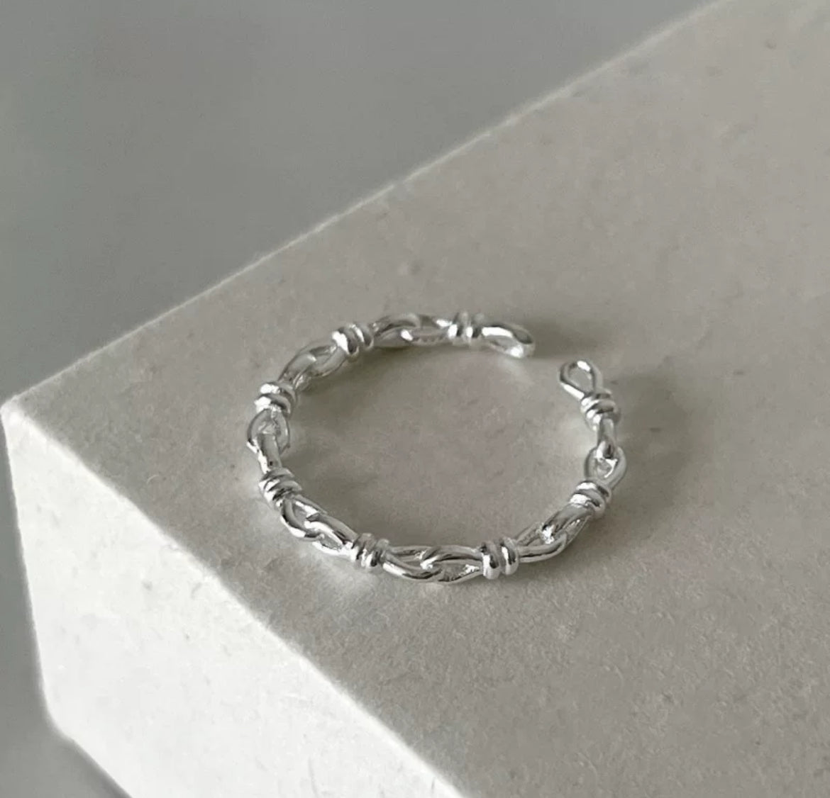Alby Adjustable ring