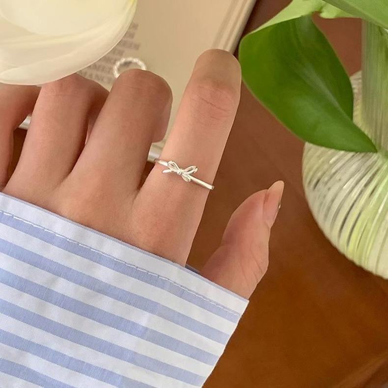 Lyra ribbon Adjustable ring