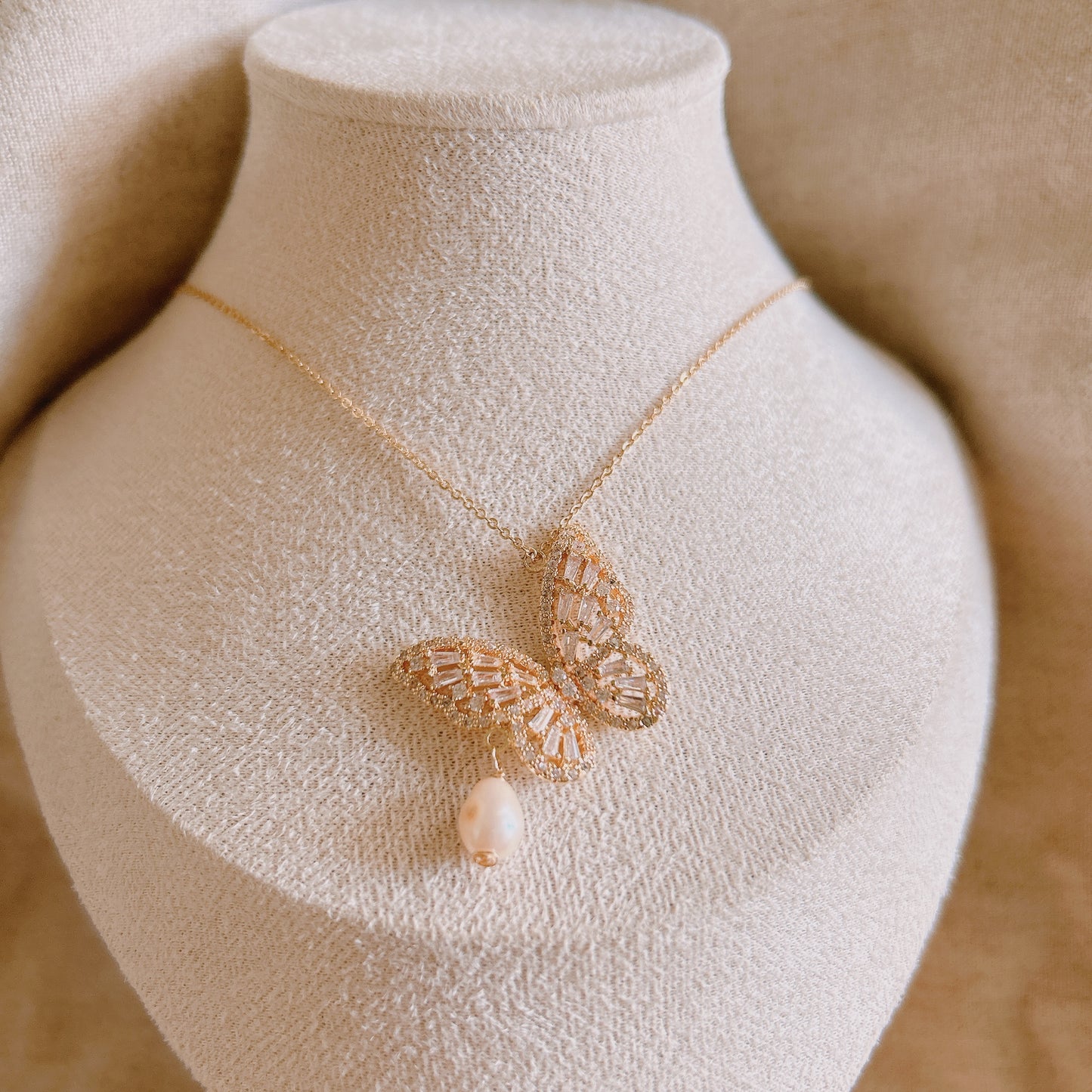 Lilly Butterfly Pearl necklace