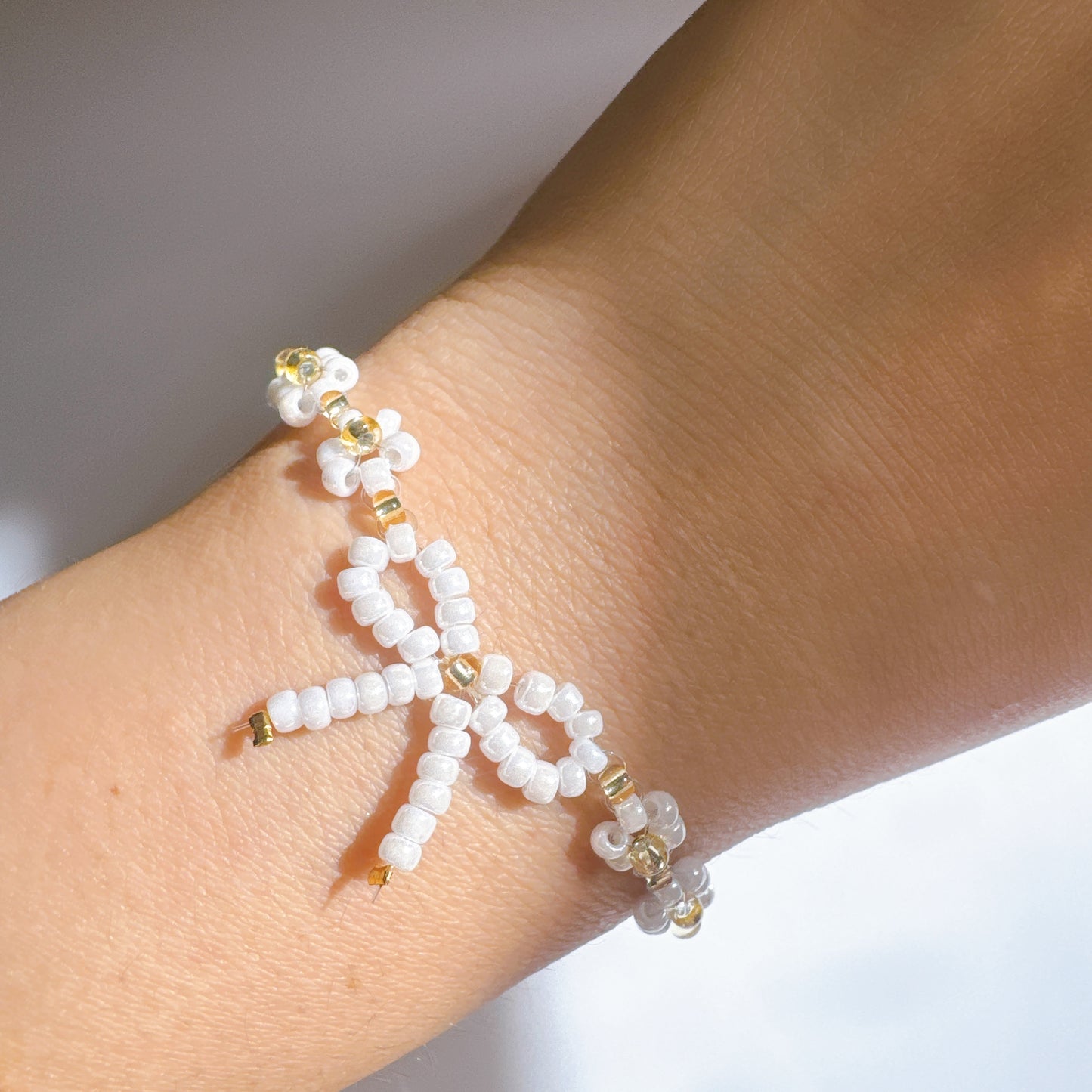 Pastel Beaded Bow Bracelet, Handmade Daisy Charm Bracelet, Cute Kawaii Jewelry, Gift for Her, Friendship Bracelet, Aesthetic Floral Bracelet