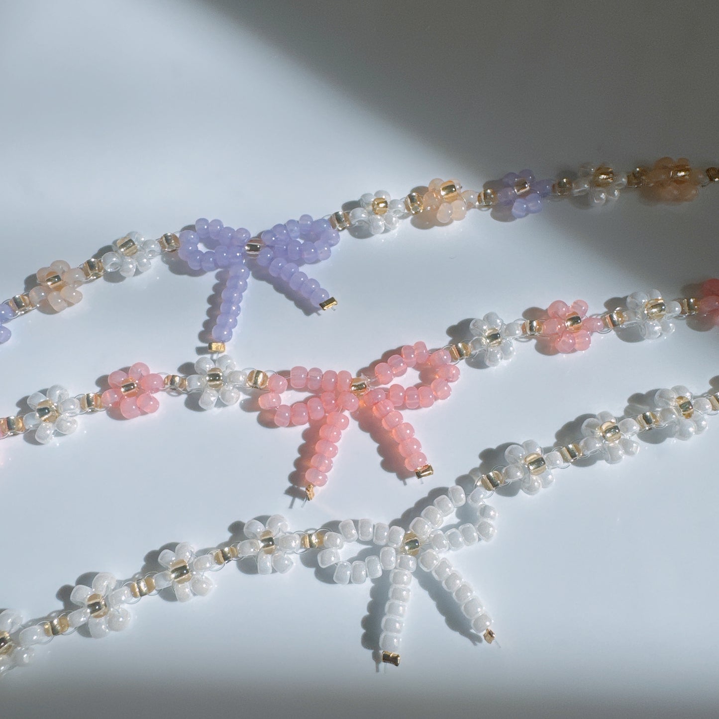 Pastel Beaded Bow Bracelet, Handmade Daisy Charm Bracelet, Cute Kawaii Jewelry, Gift for Her, Friendship Bracelet, Aesthetic Floral Bracelet