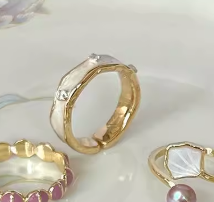 Bonnie White Adjustable ring